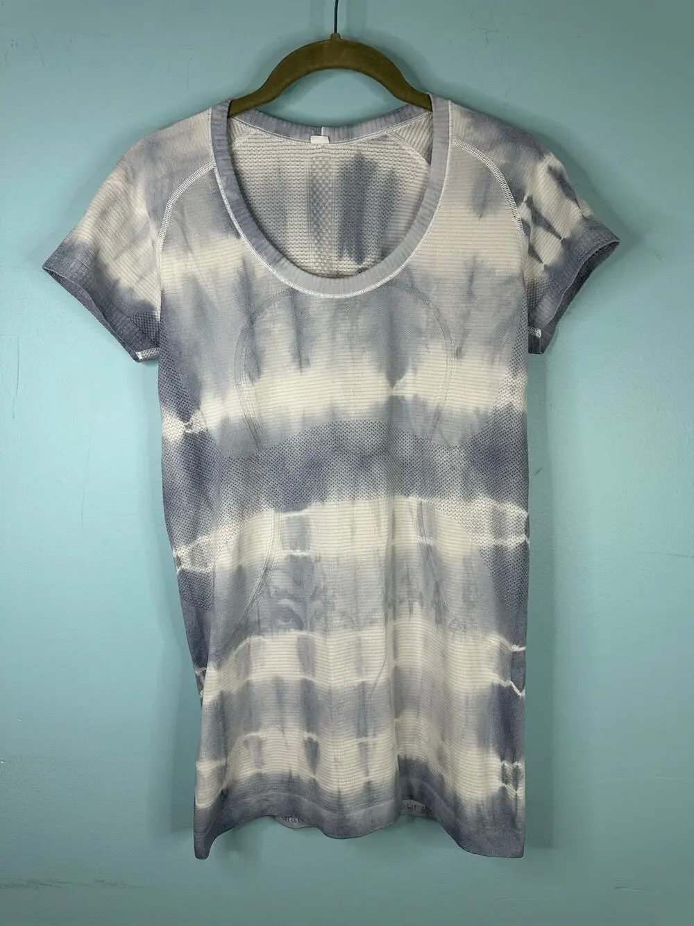 Lululemon Swiftly Tech Short Sleeve Shirt gray/blue tie-dye Size 8